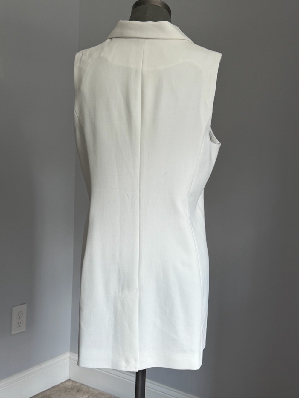 Katherine Barclay White/Ivory Longline Sleeveless White Tailored Blazer Vest - Picture 7 of 10